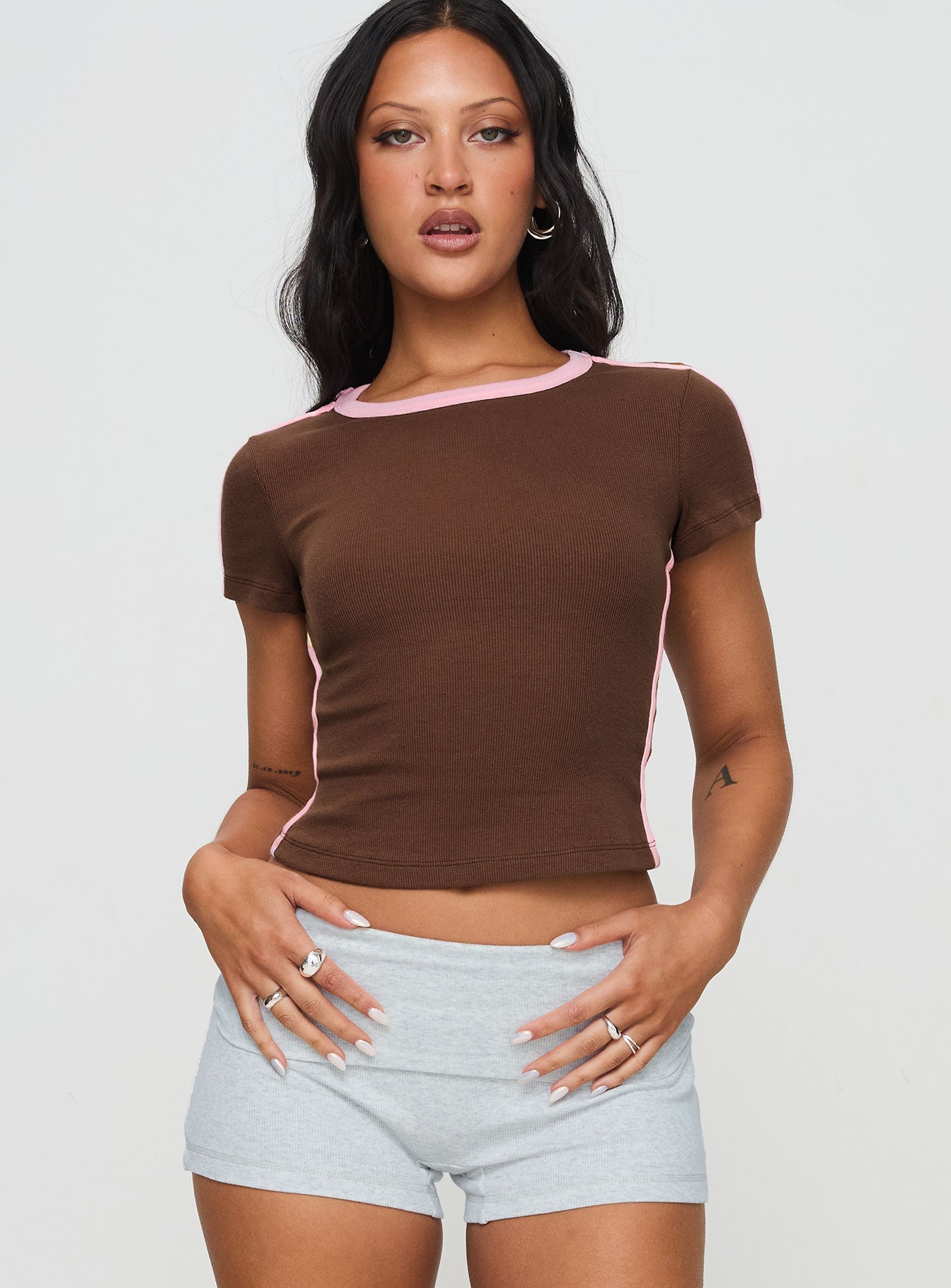 Baseline Scoop Rib Tee Brown / Pink