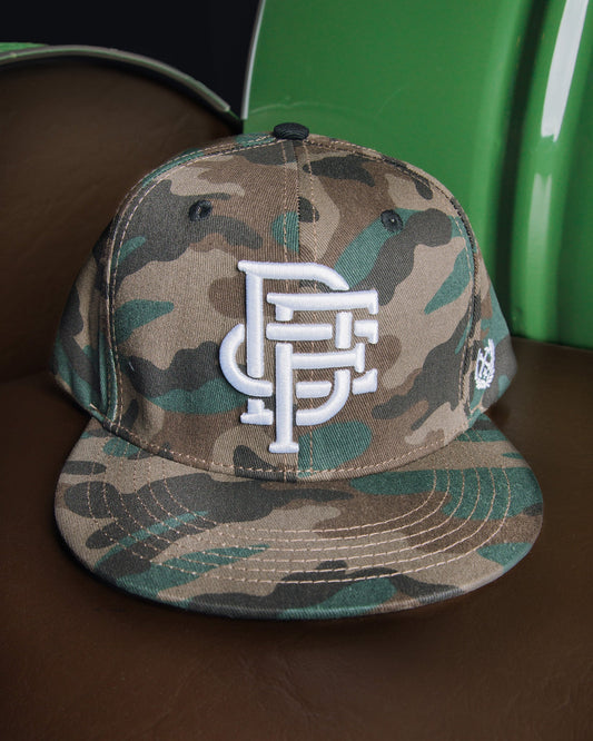 Badge Flat Bill Snapback - Camo