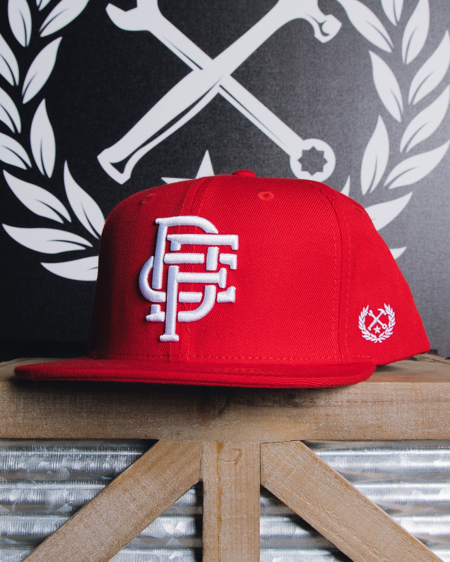 Badge Flat Bill Snapback - Red