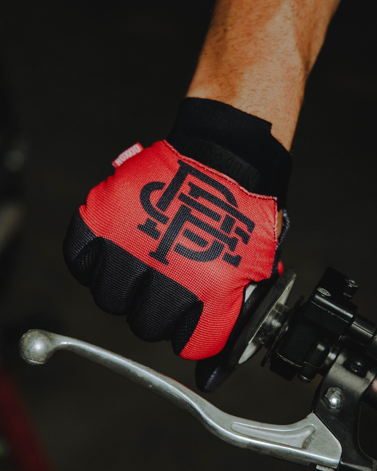 BRAAP Moto Gloves - Badge - Black & Red